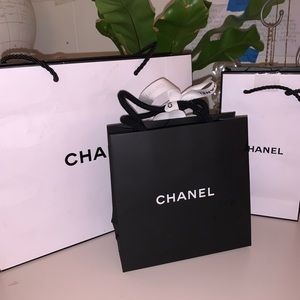 Chanel Shopping Bags, 🦢🖤